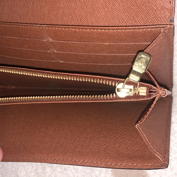 Louis Vuitton Monogram Sarah Wallet - Picture 8 of 16